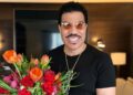 Lionel Richie preocupó a sus fans al detener un concierto por mareos. Reportan que fue hospitalizado tras abandonar el escenario. | AMEXI/FOTO: IG