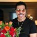 Lionel Richie preocupó a sus fans al detener un concierto por mareos. Reportan que fue hospitalizado tras abandonar el escenario. | AMEXI/FOTO: IG