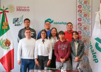 Los nueve egresados del CONALEP seleccionados para trabajar en un hospital geriátrico alemán.