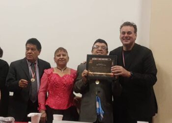 “Luy” recibe reconocimiento por su ardua labor como caricaturista