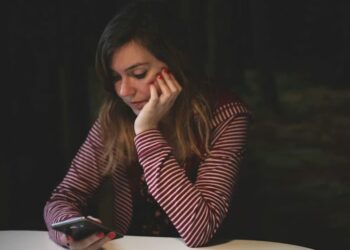 Aplicaciones ocultas y procesos en segundo plano: ¿qué se está ejecutando en secreto en tu teléfono?
