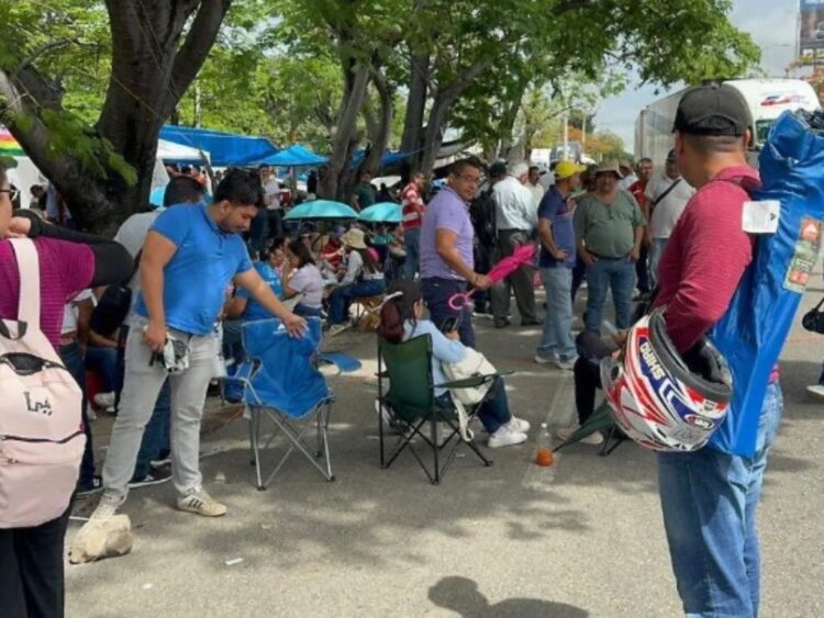 Padres de familia exigen regreso a clases en Tuxtla Gutiérrez