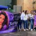 Paula Fajardo, acompañada por familiares, amigos y activistas, realizara una protesta frente a los juzgados de Cuernavaca. David Monrroy