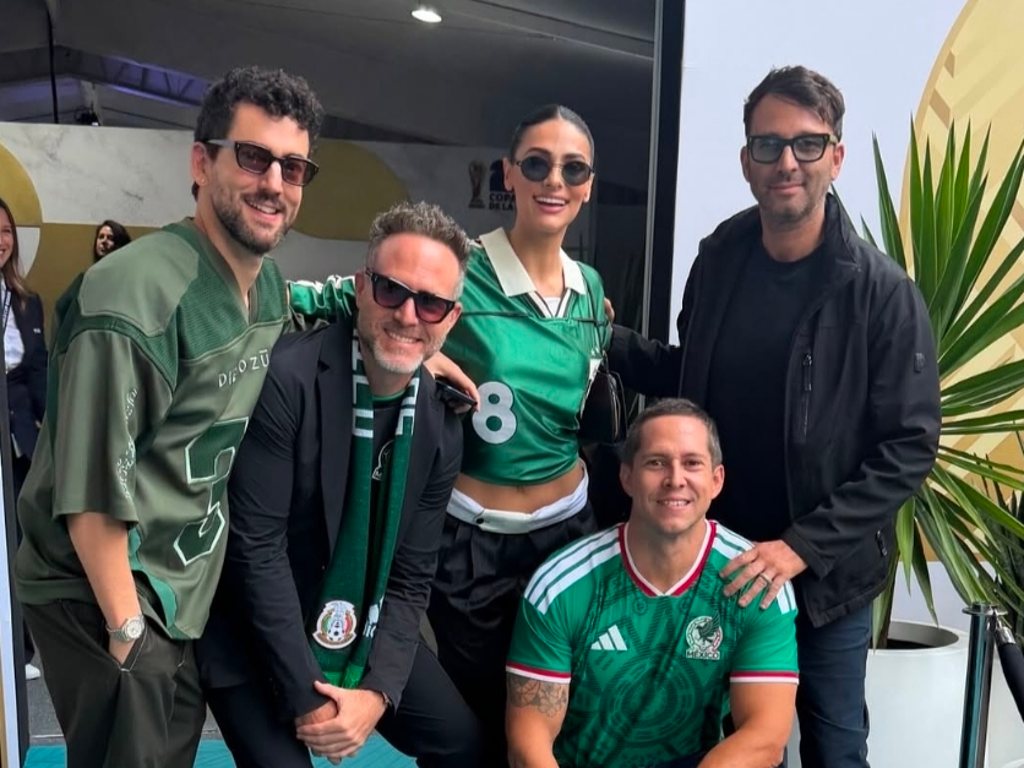 Renata Notni y Luis Gerardo Méndez en la inauguración del Mundial 2026. | AMEXI/FOTO: IG 
