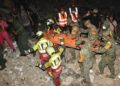 Soldados mexicanos rescataron con vida a un niño de 11 años. que pasó más de 80 horas atrapado bajo escombros, tras los terremotos del 26 de junioi.