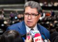 Durante un encuentro con medios en San Lázaro, Ricardo Monreal defiende a la presidenta Sheinbaum y habla de la petición de la CNTE de reformar el sistema de pensiones. AMEXI/Foto: Morena.