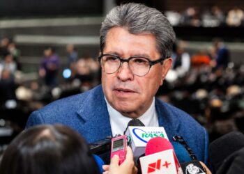Durante un encuentro con medios en San Lázaro, Ricardo Monreal defiende a la presidenta Sheinbaum y habla de la petición de la CNTE de reformar el sistema de pensiones. AMEXI/Foto: Morena.