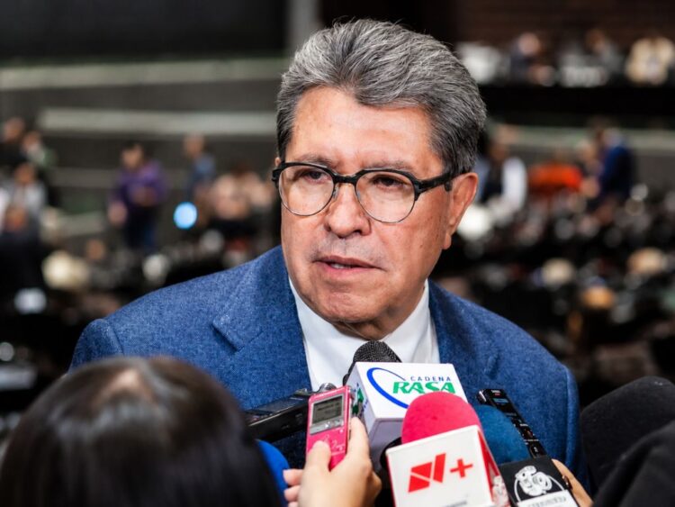 Durante un encuentro con medios en San Lázaro, Ricardo Monreal defiende a la presidenta Sheinbaum y habla de la petición de la CNTE de reformar el sistema de pensiones. AMEXI/Foto: Morena.