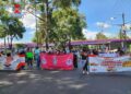 Integrantes del SUTIEMS durante protesta en Calzada de Tlalpan por retrocesos en negociación salarial con autoridades de la CDMX