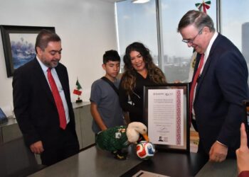 “Pato Merlín” obtiene registro de marca otorgado por Economía e IMPI (VIDEO)