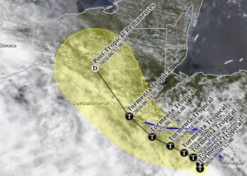 Imagen satelital de la tormenta tropical Cristina en el océano Pacífico frente a Centroamérica.