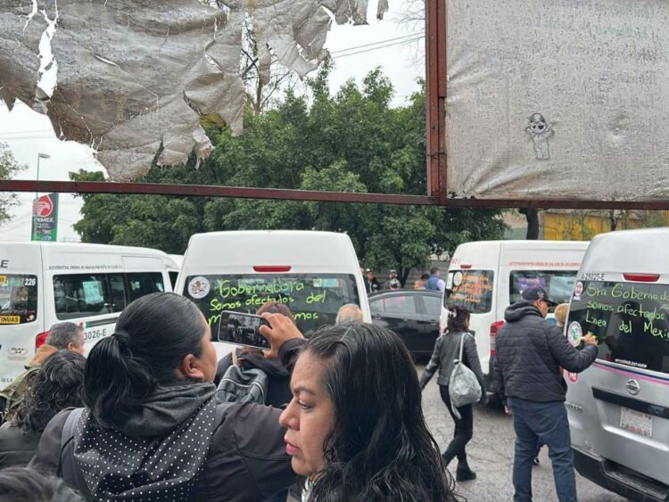 Transportistas bloquean accesos a Cuatro Caminos por Mexicable