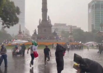Tláloc también celebró: torrencial lluvia acompañó el triunfo inaugural de México