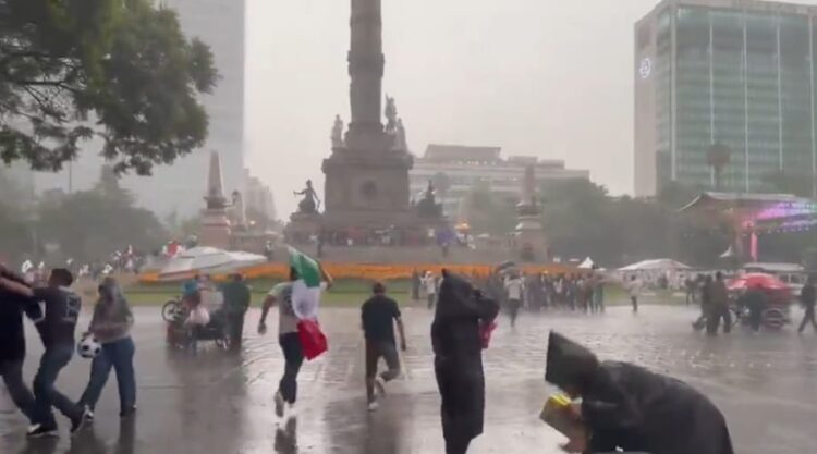Tláloc también celebró: torrencial lluvia acompañó el triunfo inaugural de México
