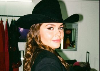 La cantante sonorense Yuridia protagonizó una noche histórica en Morelos al congregar a más de 25 mil asistentes en el Estadio Agustín Coruco Díaz, | AMEXI/FOTO: IG @yuridiaflowers