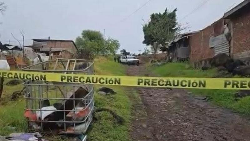 Pobladores alertaron a las autoridades policíacas de que, en una vivienda de la referida colonia, atacaron a balazos a varias personas