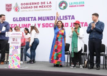 En un ambiente de fiesta a cinco días de que inicie el Mundial de Futbol 2026, la Glorieta de Insurgentes se convierte en la Glorieta Mundialista.