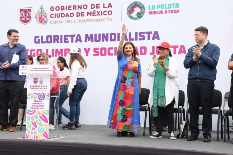 En un ambiente de fiesta a cinco días de que inicie el Mundial de Futbol 2026, la Glorieta de Insurgentes se convierte en la Glorieta Mundialista.