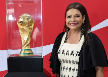 Brugada encabezó la ceremonia de bienvenida al Trofeo Original de la Copa Mundial Cierra gira internacional en la Utopía Mixiuhca.