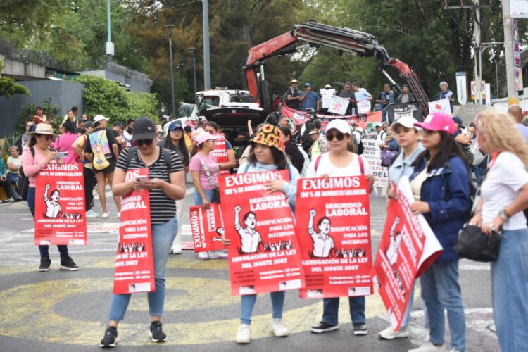 Tras cuatro movilizaciones, alrededor del estadio Ciudad de México, este miércoles 17 de Julio, la CNTE confirmó la asistencia de la Comisión Nacional Única de negociación (CNUN), a esta mesa de diálogo