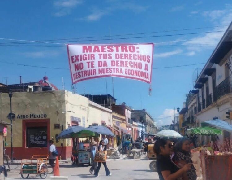 En Oaxaca los comerciantes de negocios establecidos en el Zócalo exigen a los maestros de la CNTE que retiren el paro indefinido