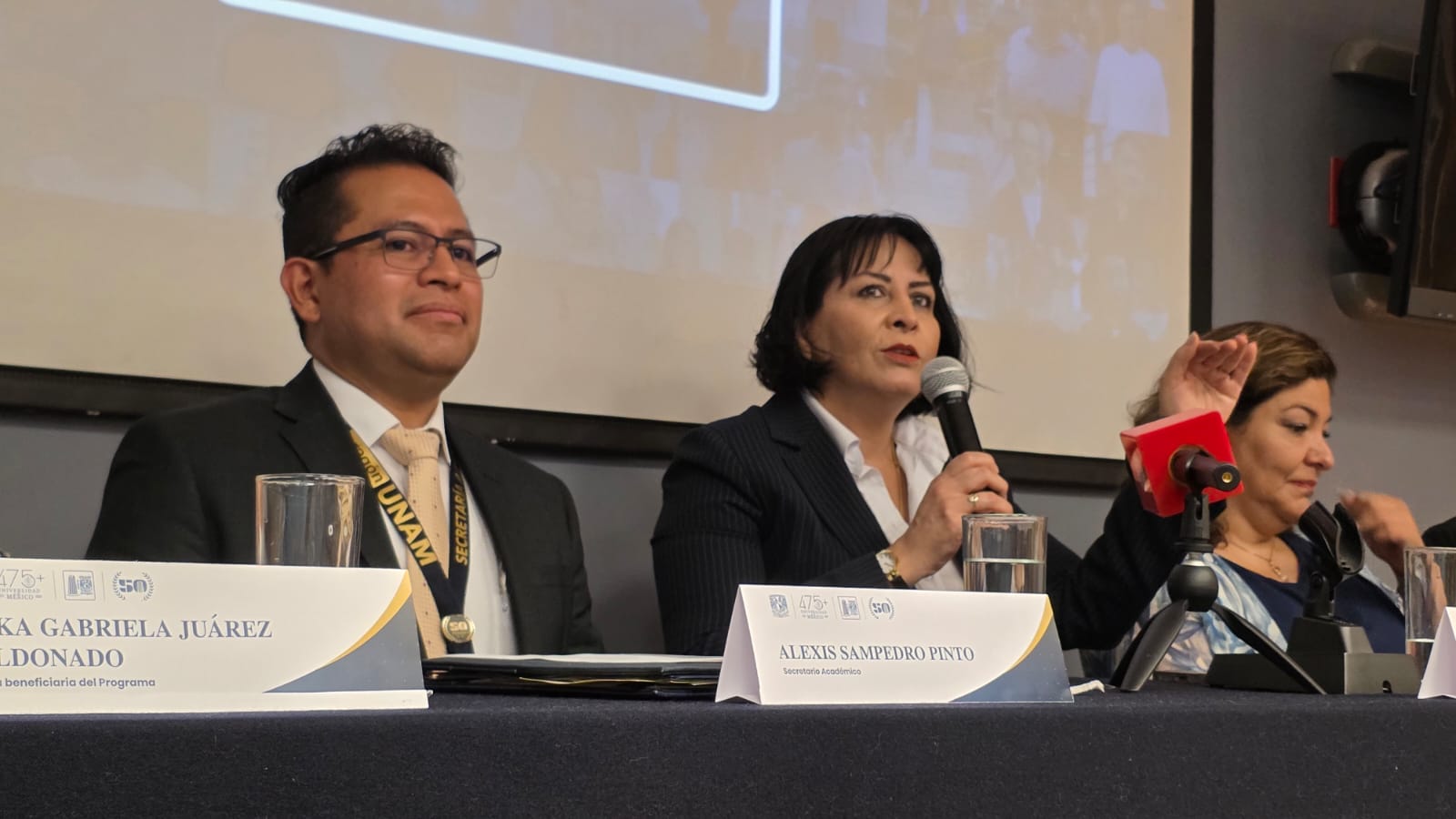 La directora de la FES Aragón, Araceli Romo Cabrera llamó a quienes mantienen pendiente el proceso de titulación a retomarlo
