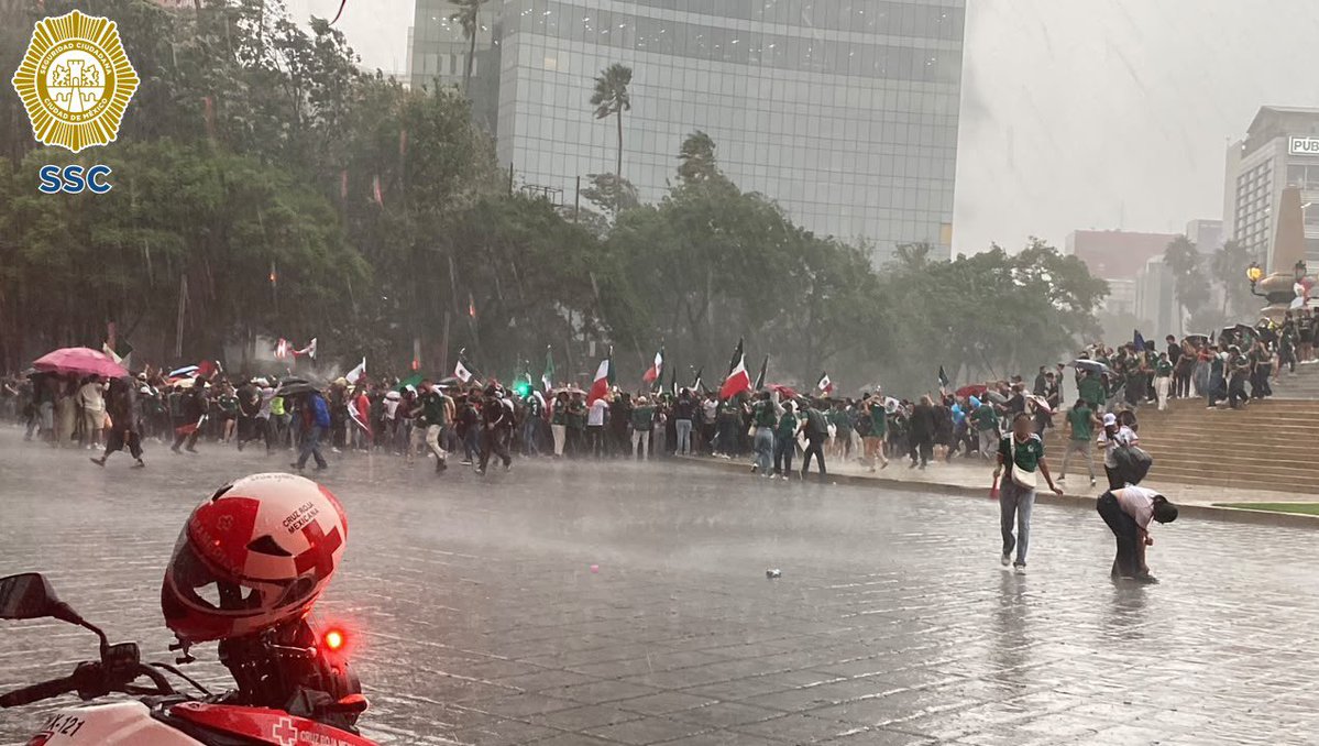Tláloc se sumó al festejo con una torrencial lluvia