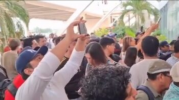 Maestros de la CNTE tomaron la madrugada de este jueves las instalaciones del Aeropuerto Internacional “Ángel Albino Corzo”, en el municipio de Chiapa de Corzo.
