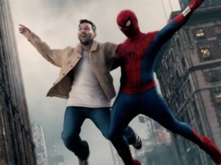 ¿Tom Holland y Messi juntos? Mira al astro del futbol volar entre rascacielos en "Spider-Man”