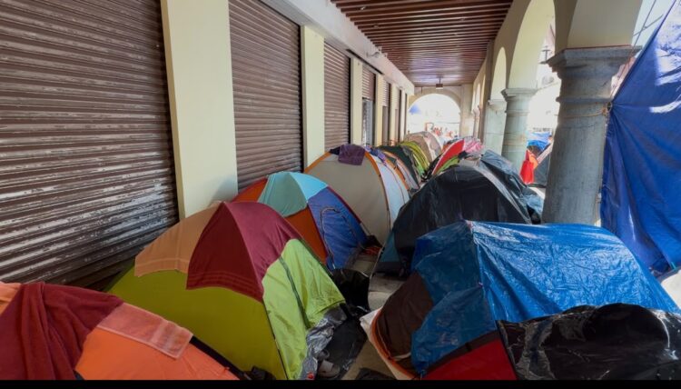 El sector privado de Oaxaca reporta pérdidas millonarias por las acciones de la Coordinadora Nacional de Trabajadores de la Educación (CNTE).