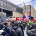 Cientos de policías encapsularon una manifestación de trabajadores del Gobierno de la Ciudad de México (GCDMX), que pretendían denunciar acoso laboral y sexual.