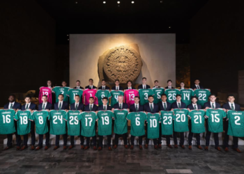 Celebridades externan su apoyo a la Selección Mexicana en su primer partido
