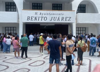 En Cancún se registró un insólito sismo de 6.1 grados Ritcher, por lo que se desalojaron varios inmuebles públicos.