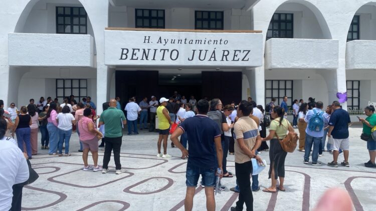 En Cancún se registró un insólito sismo de 6.1 grados Ritcher, por lo que se desalojaron varios inmuebles públicos.