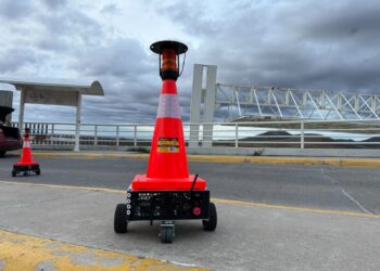 Un equipo de egresados y profesores del IPN crearon un sistema robotizado, entre otras cosas, para reducir accidentes viales
