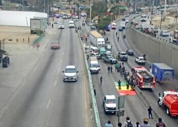 Desde Tijuana, BC reportan un accidente múltiple, que involucra a por lo menos unas 35 unidades y deja seis personas lesionadas.