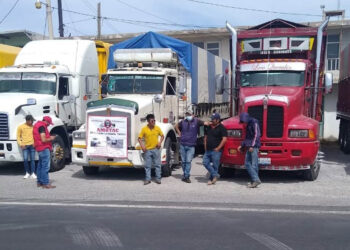 Gobernación frena bloqueos de transportistas, pero el paro sigue en las carreteras