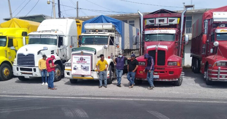 Gobernación frena bloqueos de transportistas, pero el paro sigue en las carreteras