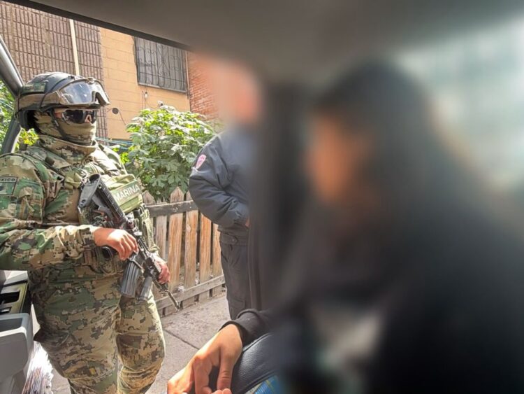 Adolescente deja en la banqueta a un bebé de un mes en Ecatepec. AMEXI Foto Especial