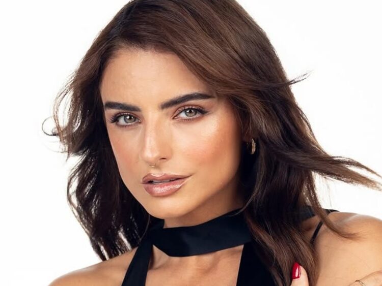 Aislinn Derbez