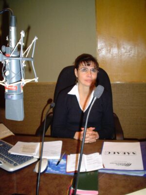 Andrea Fernández. 48 años en Radio Educación. AMEXI/FOTO/ Archivo de la locutora 