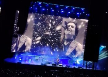 Caifanes reunió a 65 mil fans en el Estadio GNP y dedicó un emotivo homenaje a madres y padres buscadores. | AMEXI/FOTO: RRSS
