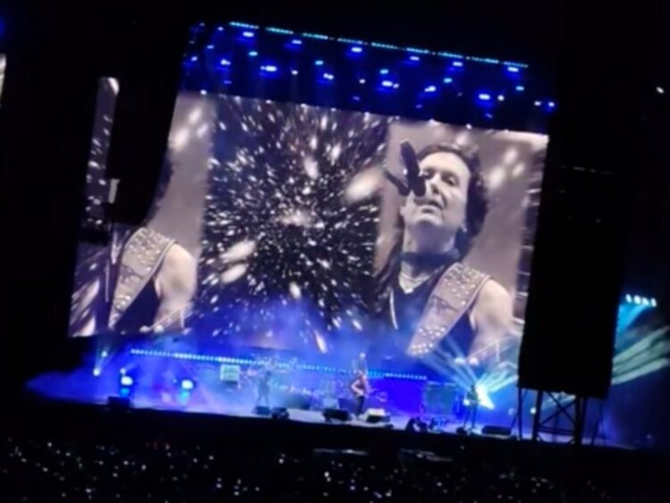 Caifanes reunió a 65 mil fans en el Estadio GNP y dedicó un emotivo homenaje a madres y padres buscadores. | AMEXI/FOTO: RRSS