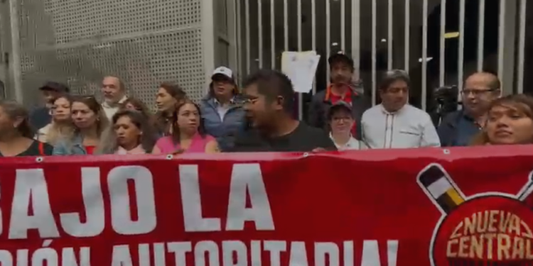 Cooperativas marchan por Reforma; piden audiencia en la Secretaría del Bienestar