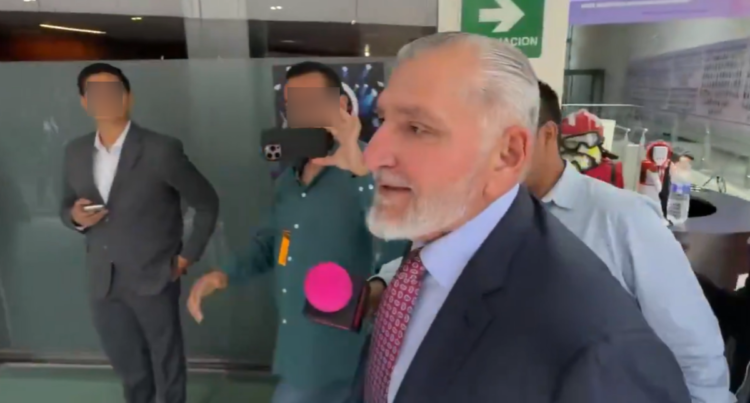 Adán Augusto reaparece, pero nada aclara; ¿estrategia es que en septiembre se vaya? (Opinión)