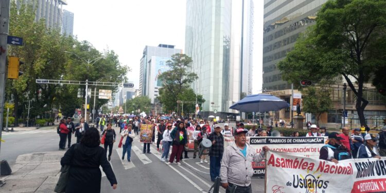 Cooperativas marchan por Reforma; piden audiencia en la Secretaría del Bienestar