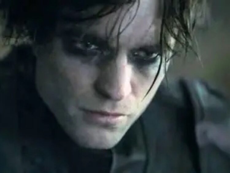 Robert Pattinson caracterizado como Batman durante la prueba de cámara de The Batman Part II, en el primer adelanto oficial difundido por el director Matt Reeves.
