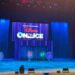 Patinadores caracterizados como personajes de Disney durante la presentación de Disney On Ice: Vive la Magia en el Auditorio Nacional, con música, efectos especiales y coreografías sobre hielo.
