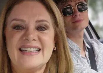 Erika Buenfil posa junto a su hijo Nicolás, quien muestra su transformación física tras varios meses de entrenamiento, alimentación saludable y dedicación al ejercicio.
