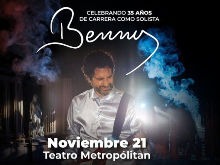 Benny Ibarra durante una presentación en vivo, donde interpreta algunos de los temas más representativos de su carrera previo a su concierto del 21 de noviembre en el Teatro Metropólitan.